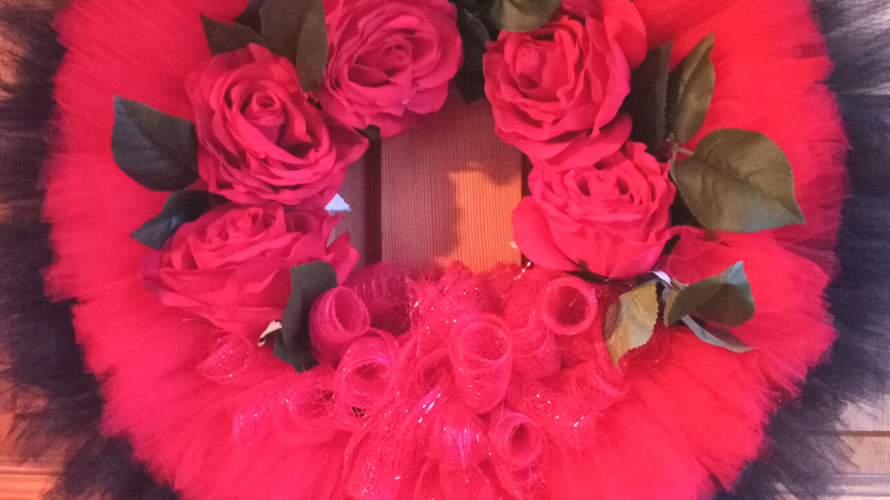 How To Make A Valentines Day Tulle Wreath